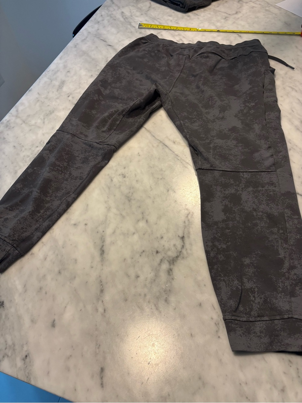 lululemon athletica Men's Charcoal Gray Camo Joggers